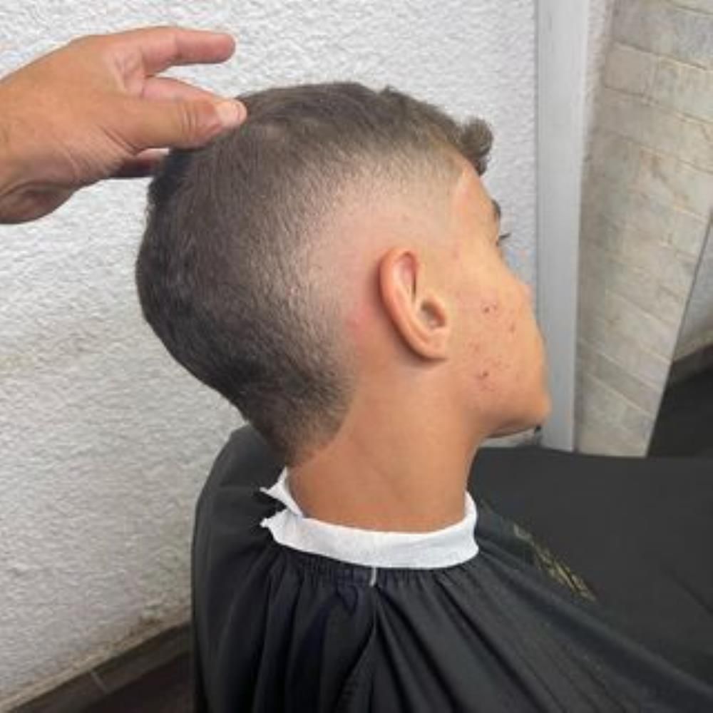 תספורת פייד עם תלתלים